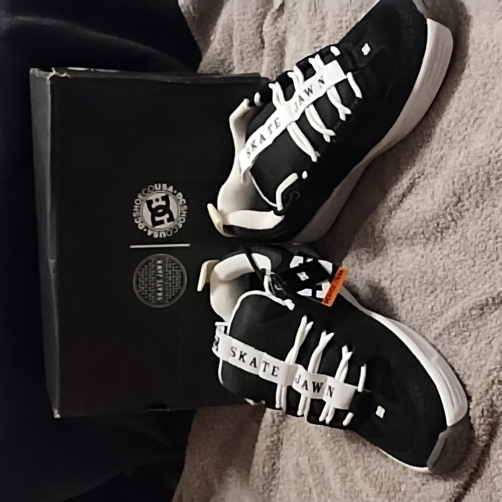 DCSHOECO BLK/WHT sz. 10 1/2 LYNX OG SKATE JAWN  COLLABORATION